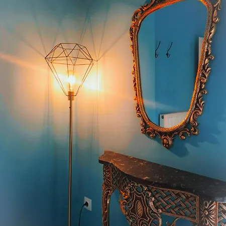Apartment Vintage Art On The Sea *