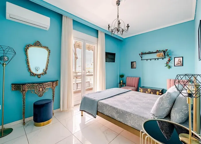 Apartment Vintage Art On The Sea *