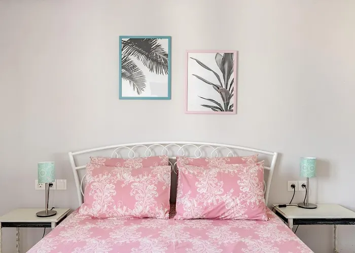 Vintage Art On The Sea Apartment *