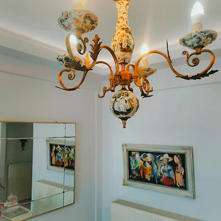 Vintage Art On The Sea Apartment *